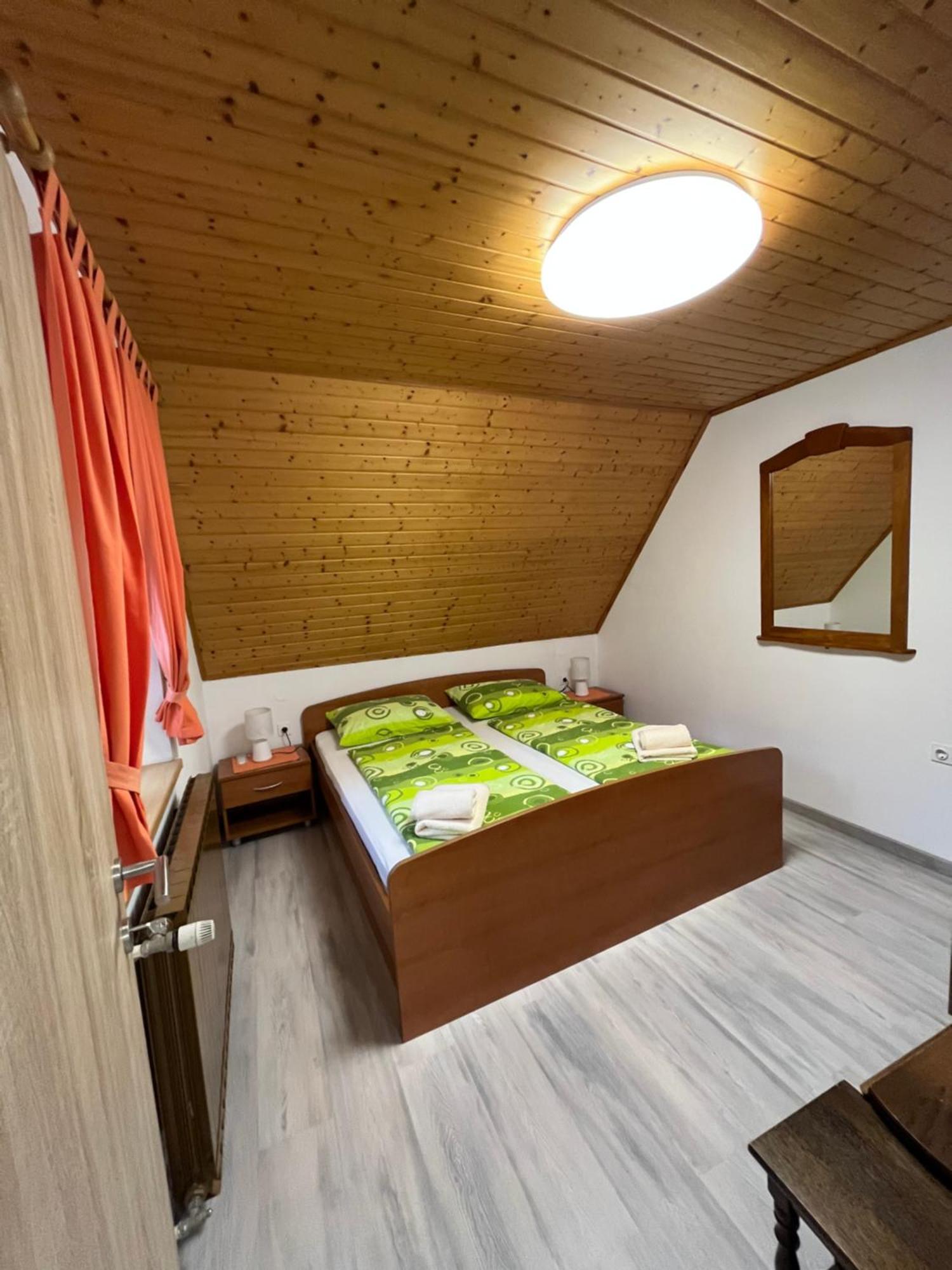 Apartmaji In Sobe Cuder Soča Camera foto